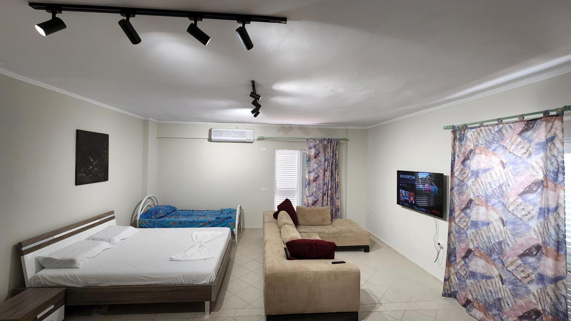 Glen's Rooftop Apartment